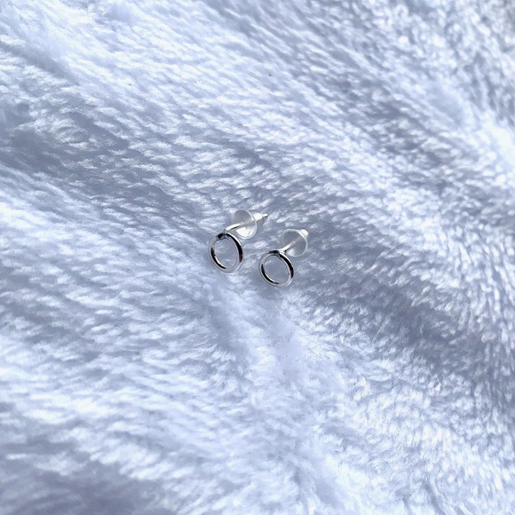 925 Sterling Silver Earrings Open Circle Stud New - Picture 2 of 4